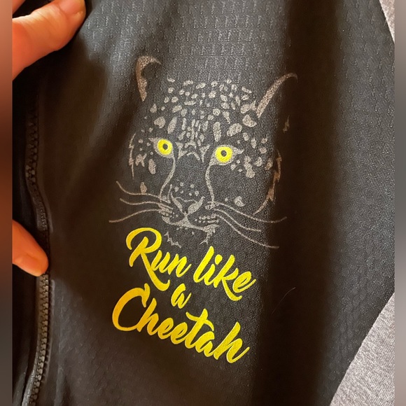 Run Like a Cheetah hoodie - Picture 3 of 6